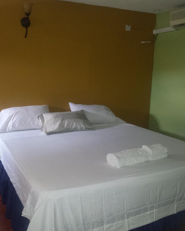 Impeccable Guest Rooms 2 Kingston Buitenkant foto
